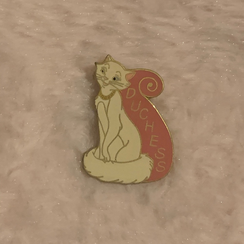 Duchess pin